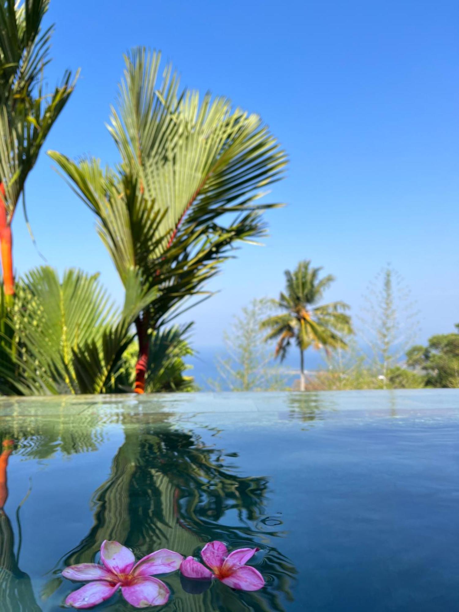 Hotel The Puncak Lombok Senggigi Exterior foto
